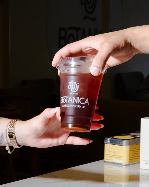 Botanica logolu soğuk içecek